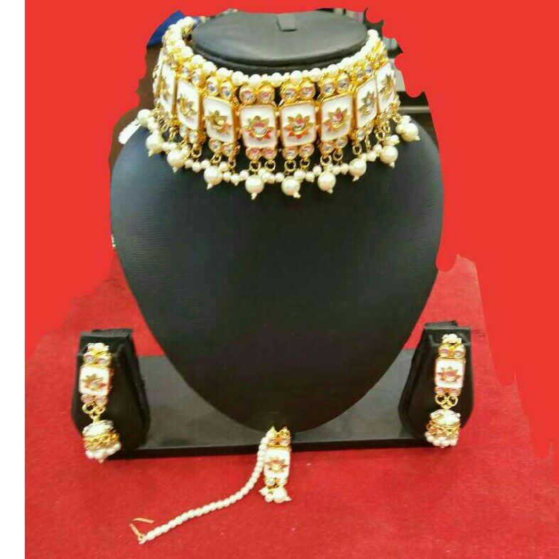 Attractive Kundan Necklace Set
