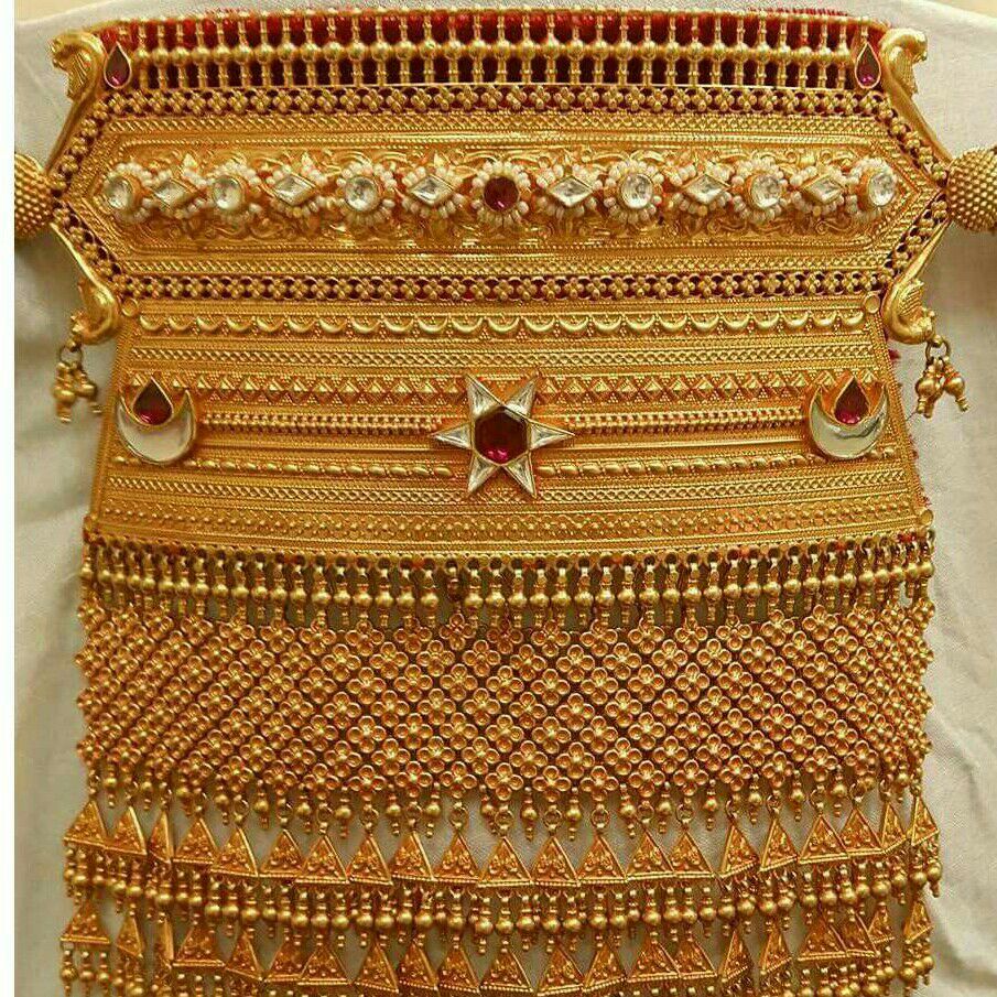18KT Gold Designer Desi Aadh Necklace