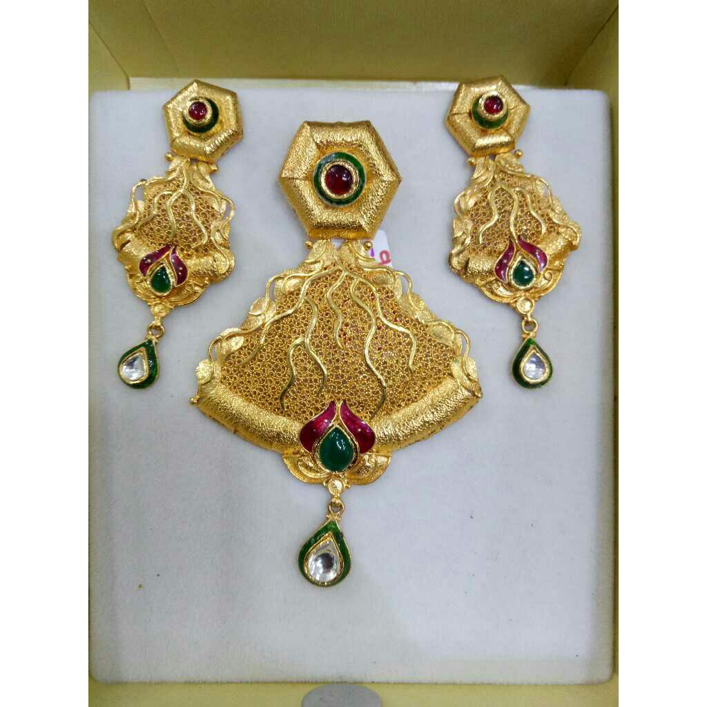 22Kt fancy Gold Pendant Set