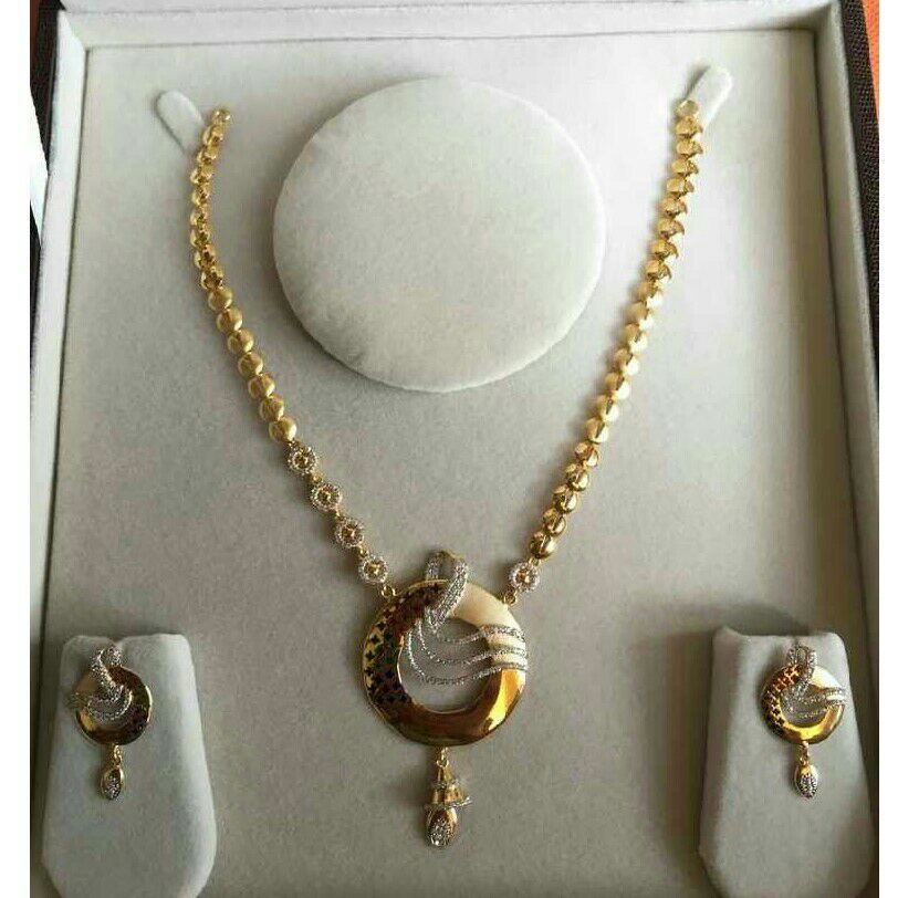 22KT Gold Modern Pendant Set