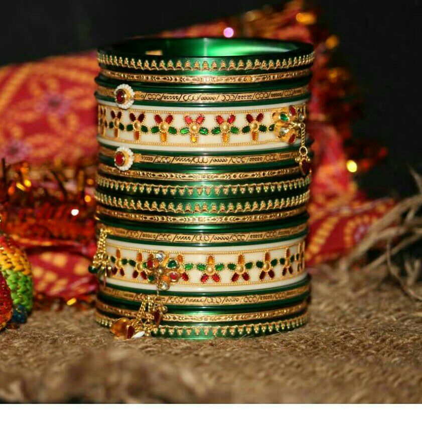 916 Yellow Gold Classic Bangle