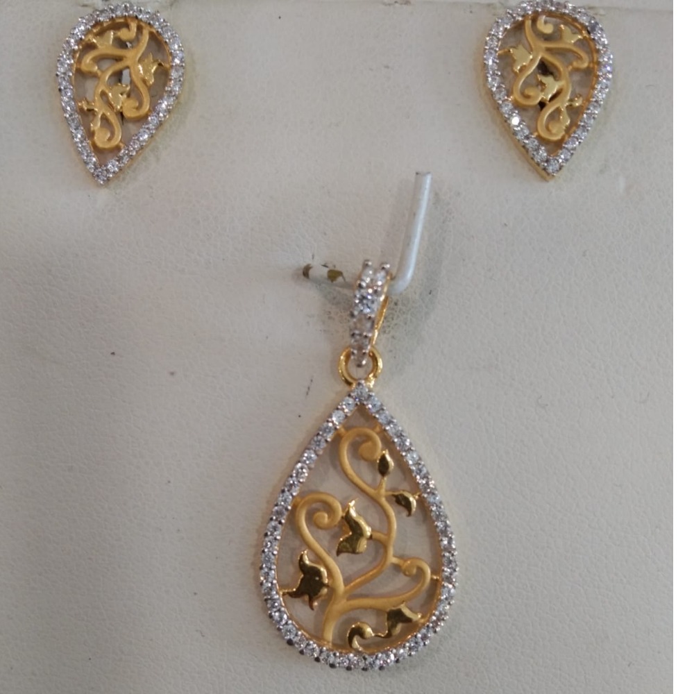 22KT CZ Gold Stunning Antique Design Pendant Set