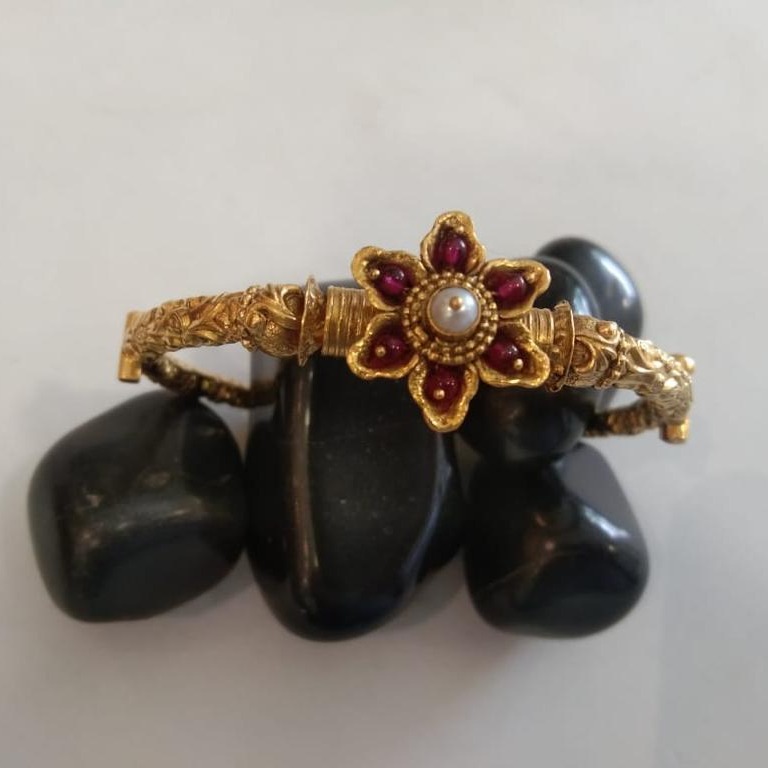 916 Gold Unique Design Hallmark  Bracelet