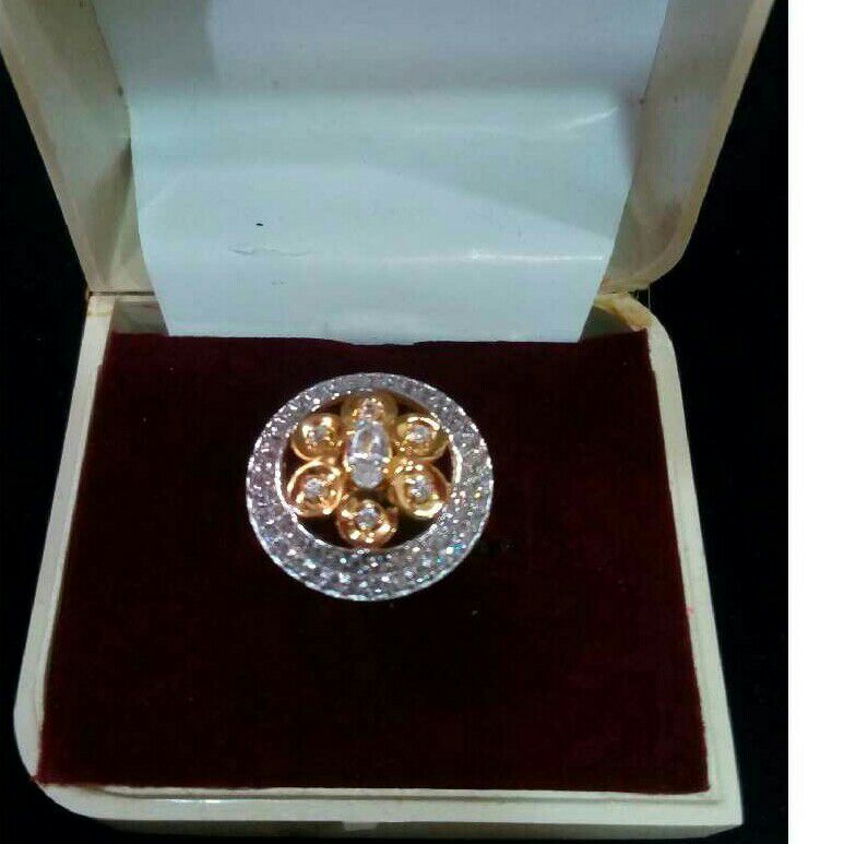 22K / 916 Yellow Gold Ladies Flower Attractive Ring