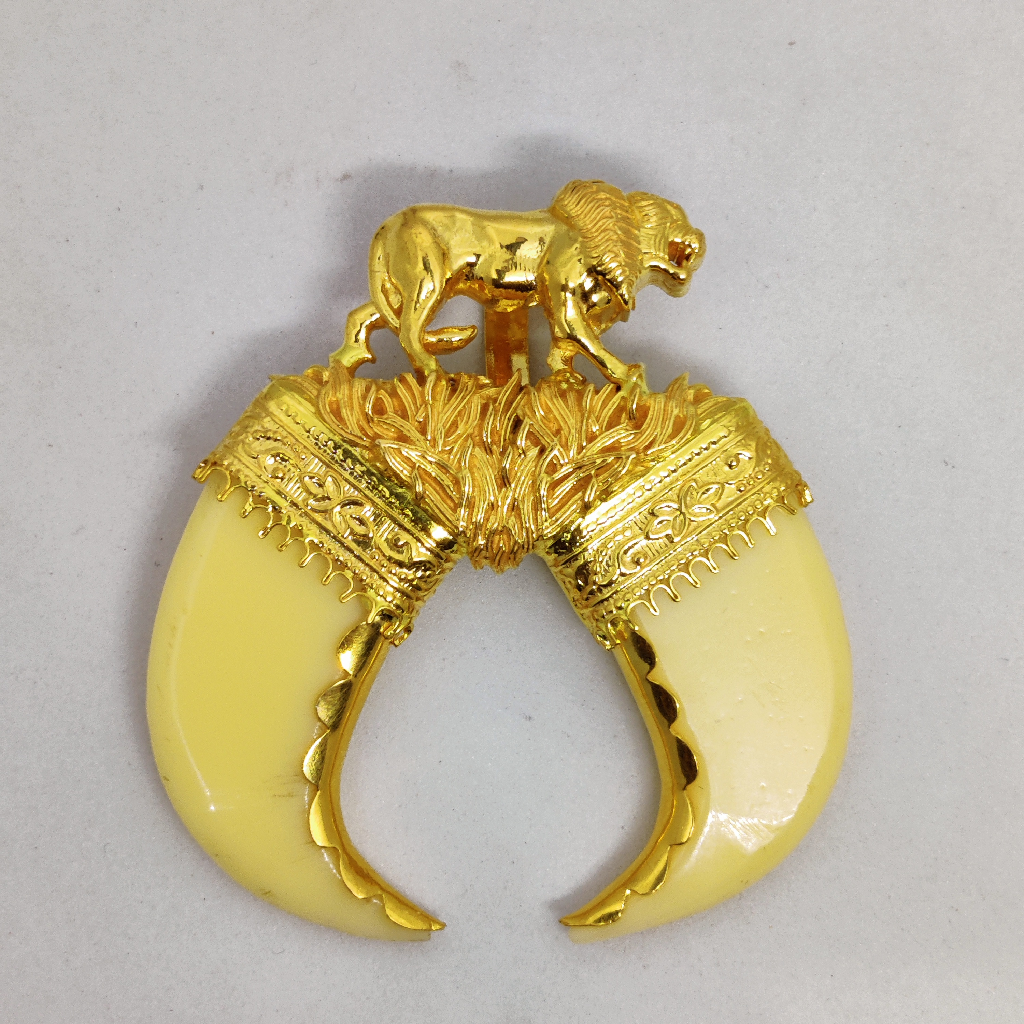 916 gold fancy gent's artificial lion nail pendant