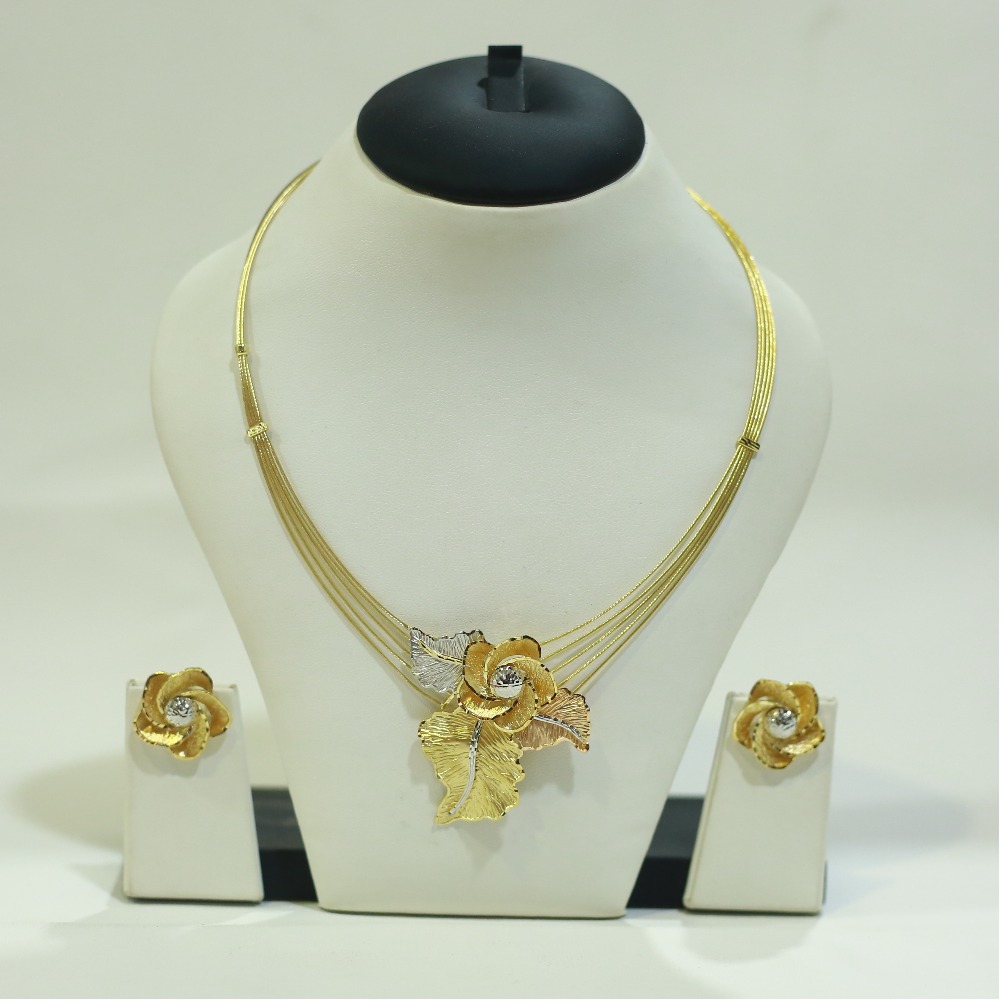 18KT Gold Half Necklace Set