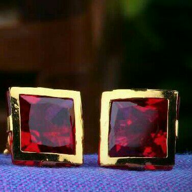 18kt Gold Exclusive Fancy Ladies Earrings