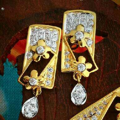 18kt Gold Designer Fancy Earrings