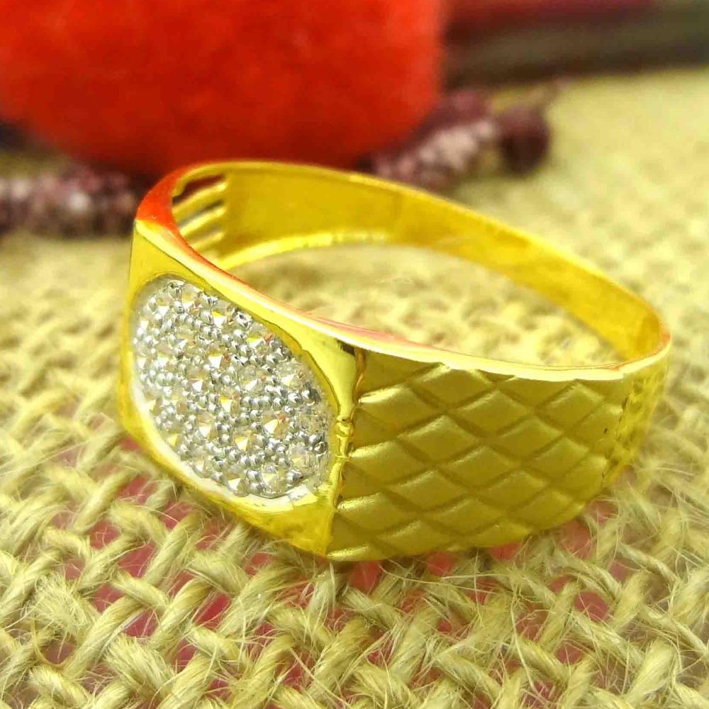 Ovular pattern 22 kt gold gents ring