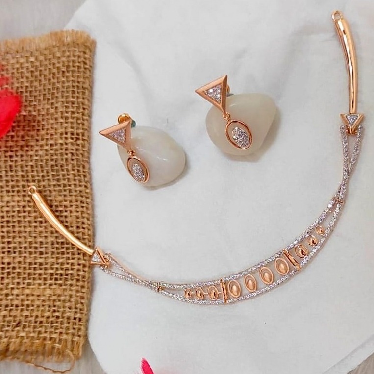 Elegant fancy 18 kt rose gold necklace set