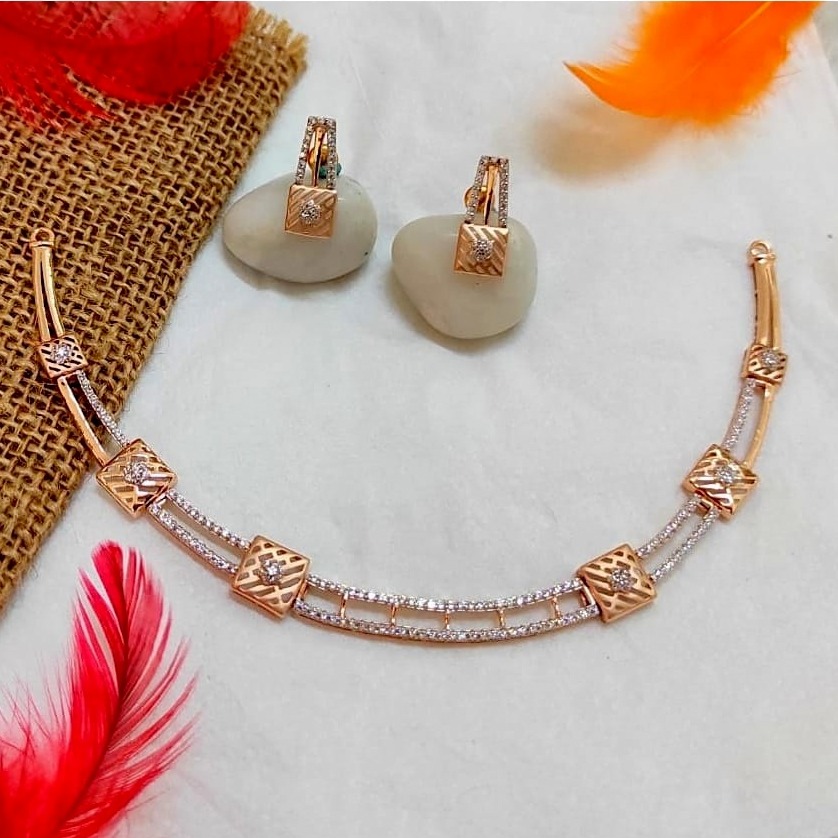Designer square cutting piece 18 kt rose gold necklace set