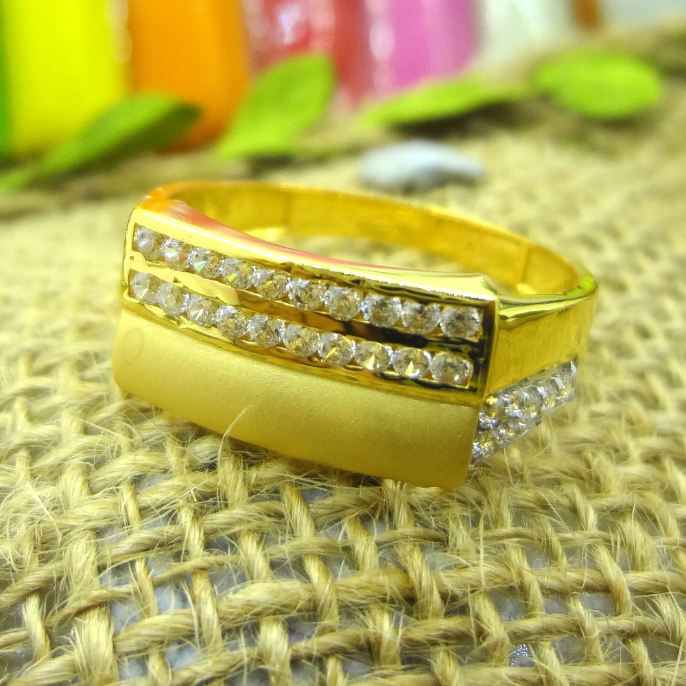 Two cz diamond line 22 kt gents ring