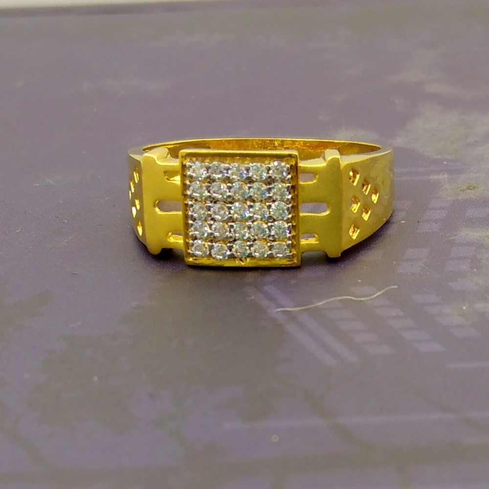 5 cz diamond row 22 kt gold gents ring