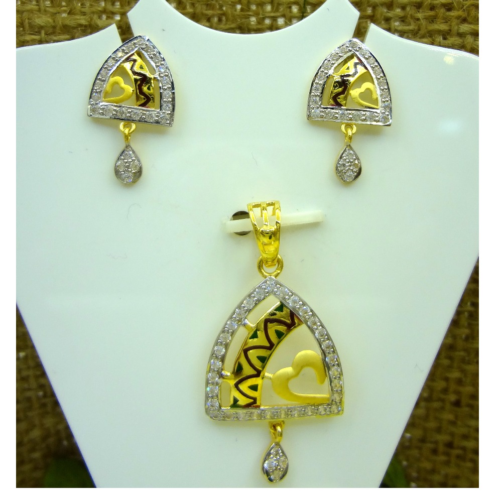 Pyramid designer look 22 kt gold pendant set