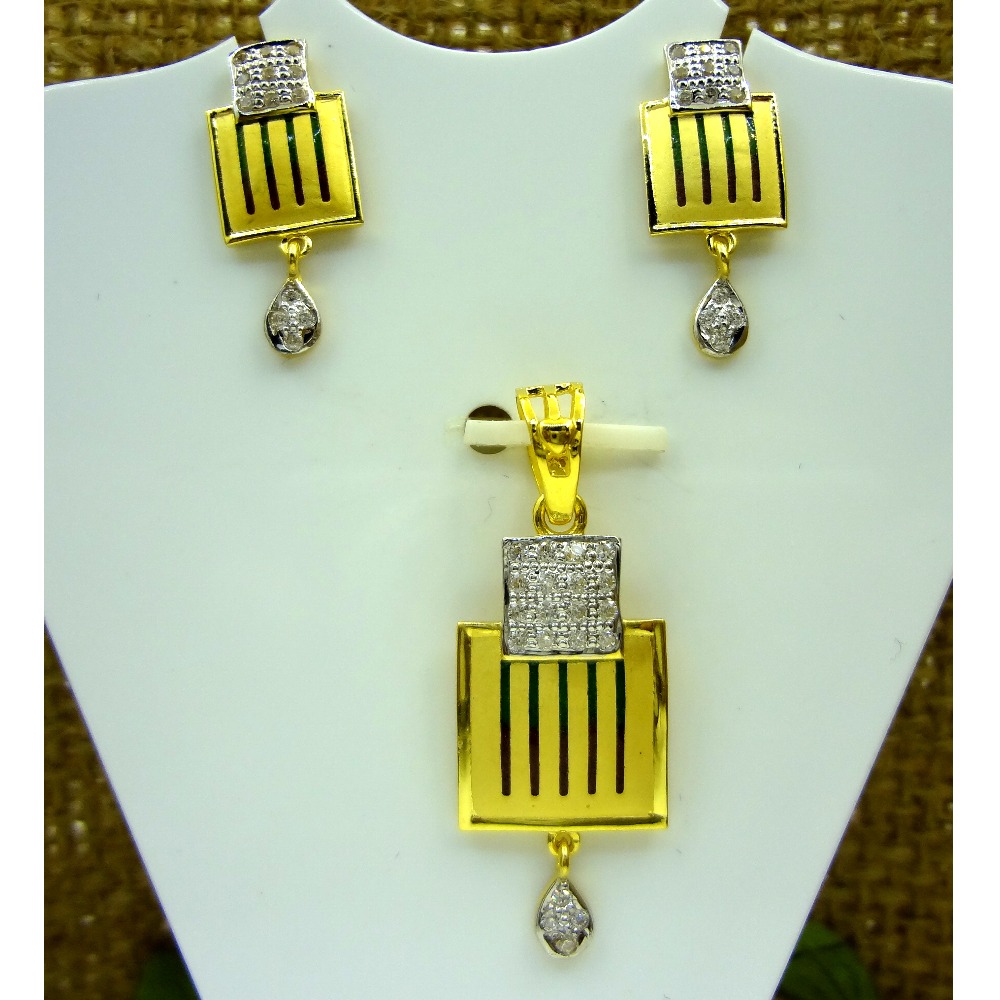 Square designer 22 kt gold pendant set