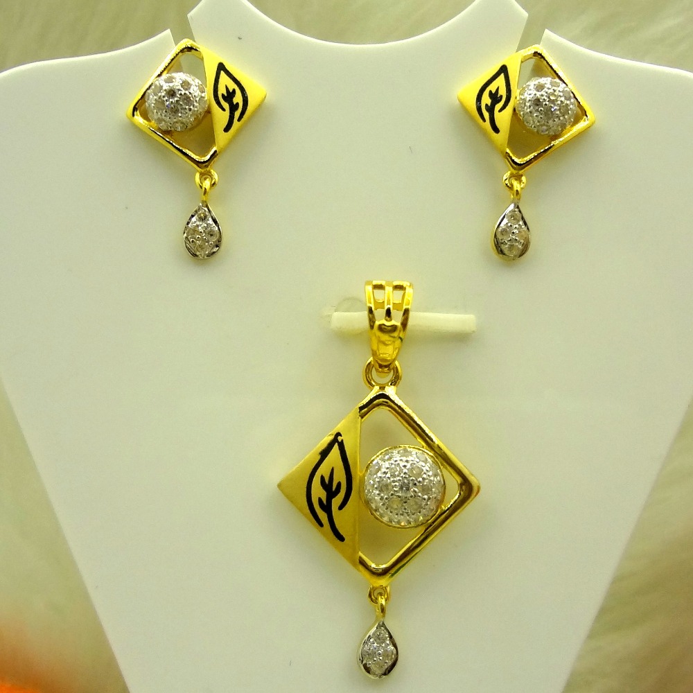 Fancy light weight daily wear 22kt gold pendant set