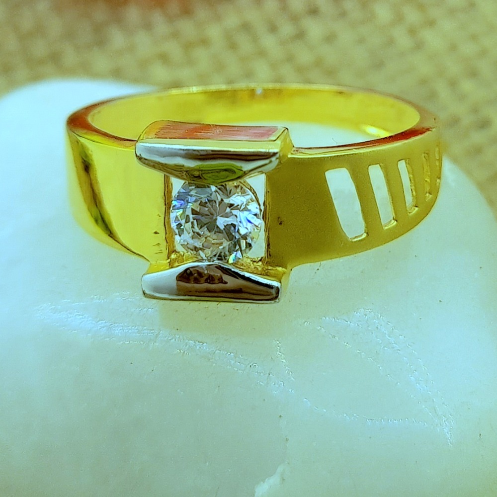 Single white Diamond marvellous 22kt Solitare Gents Ring