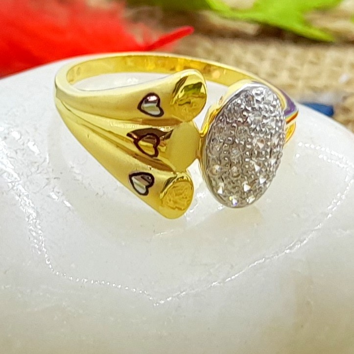 contemporary look with 3 hearts in 22 ct ladies ring