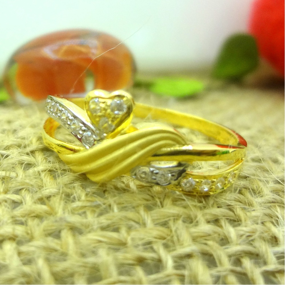 Stylish and Fancy 22 kt gold ladies ring