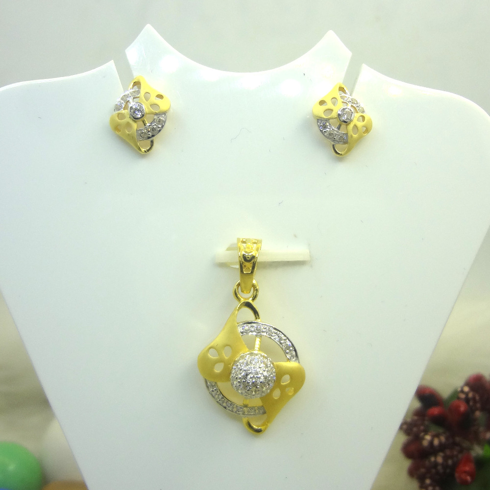 Designer band 22kt gold pendant set