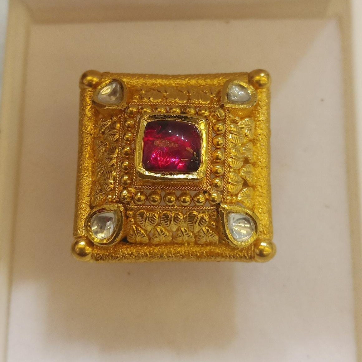 22K Gold Square Design Antique Ring