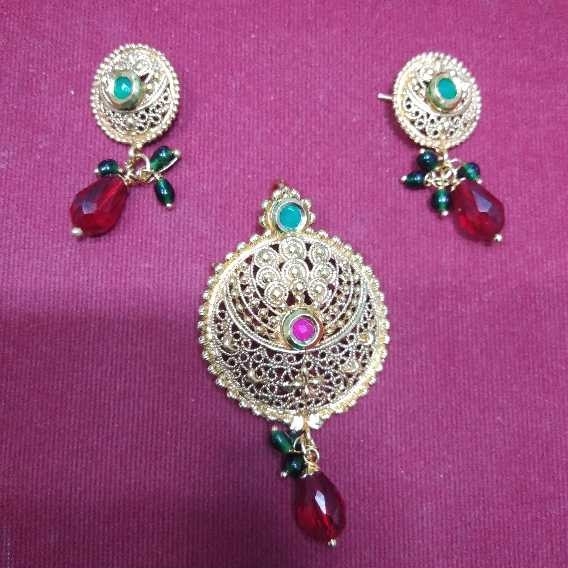 Fancy Pendant Set