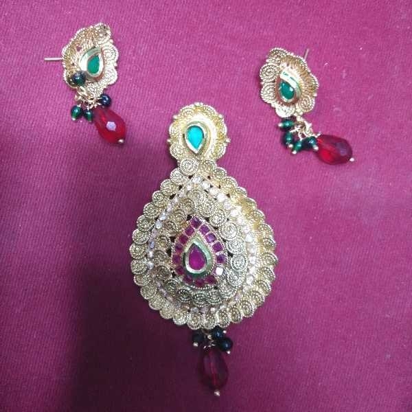Fancy Pendant Set