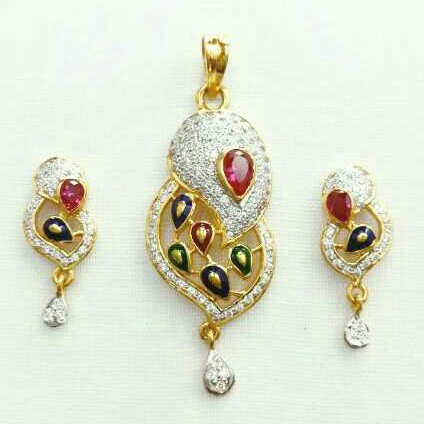 Gold pendent set