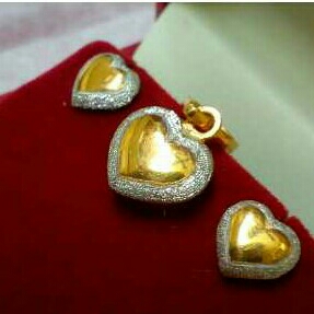 22k Gold Fancy Pendant Set
