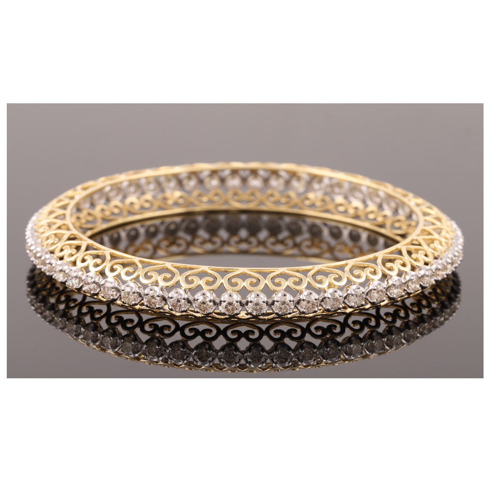 18kt yellow gold designer diamond bangle