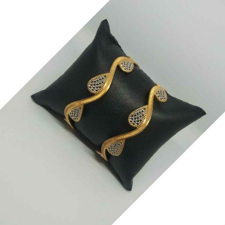 916 Hallmark Gold Bangle