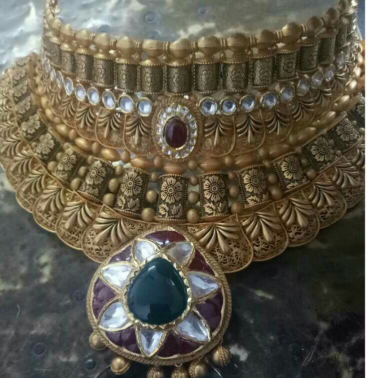 Modern Attractive Kundan Necklace