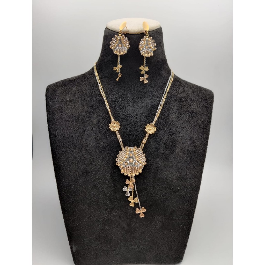 18kt fancy necklace set