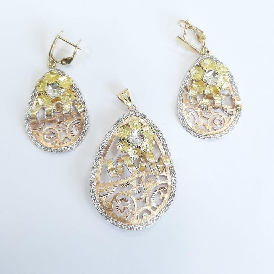 18kt premium pendant set