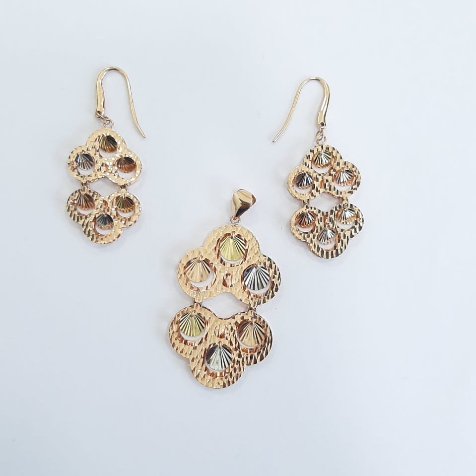 18kt premium pendant set