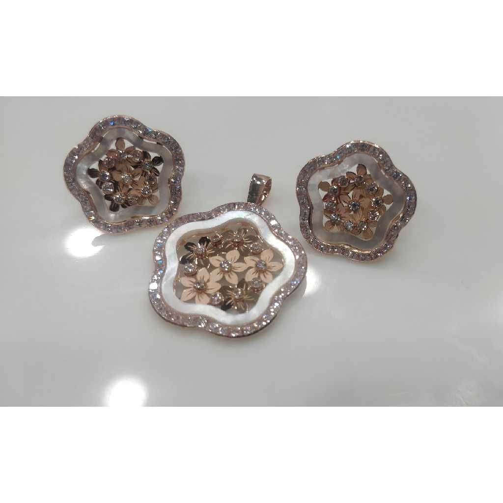 18ct  gold flower design pendant set