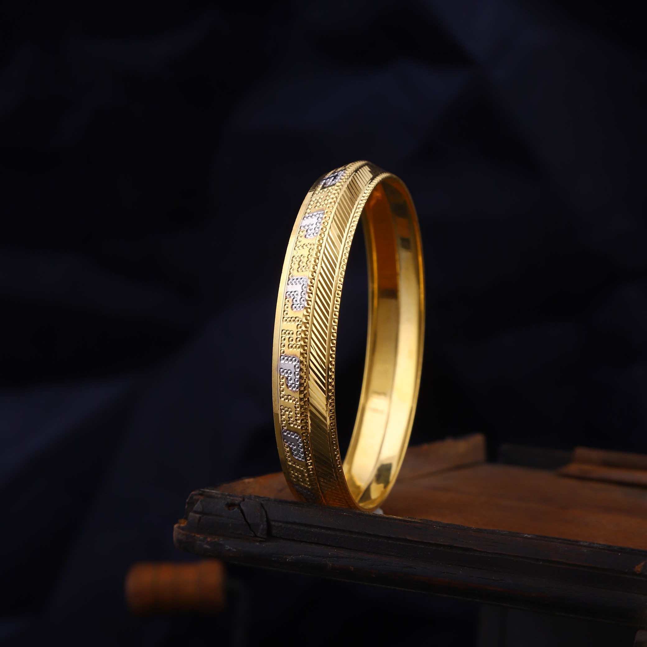 916 Gold Fancy Mens Kada