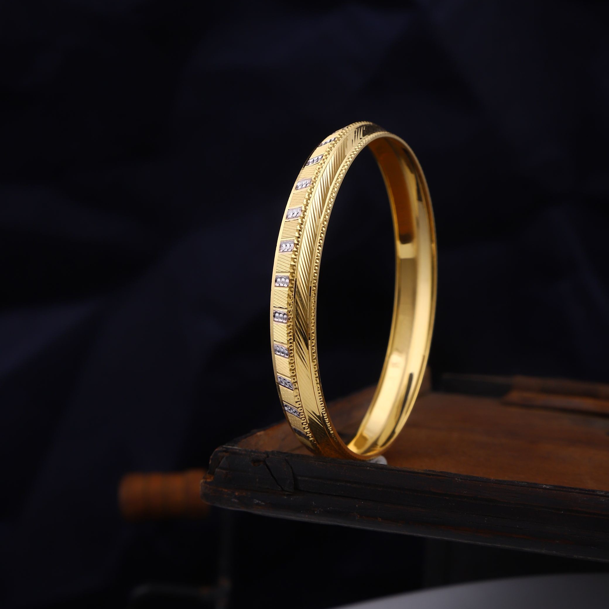 916 Gold Modern Mens Kada