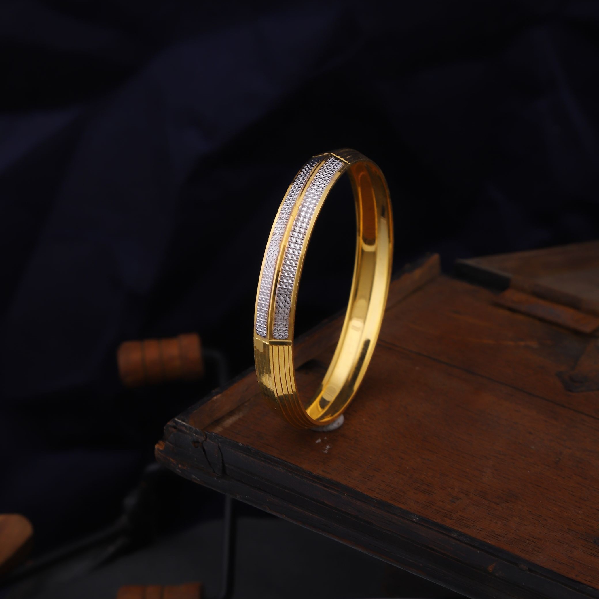 916 Gold Dazzling Mens Kada