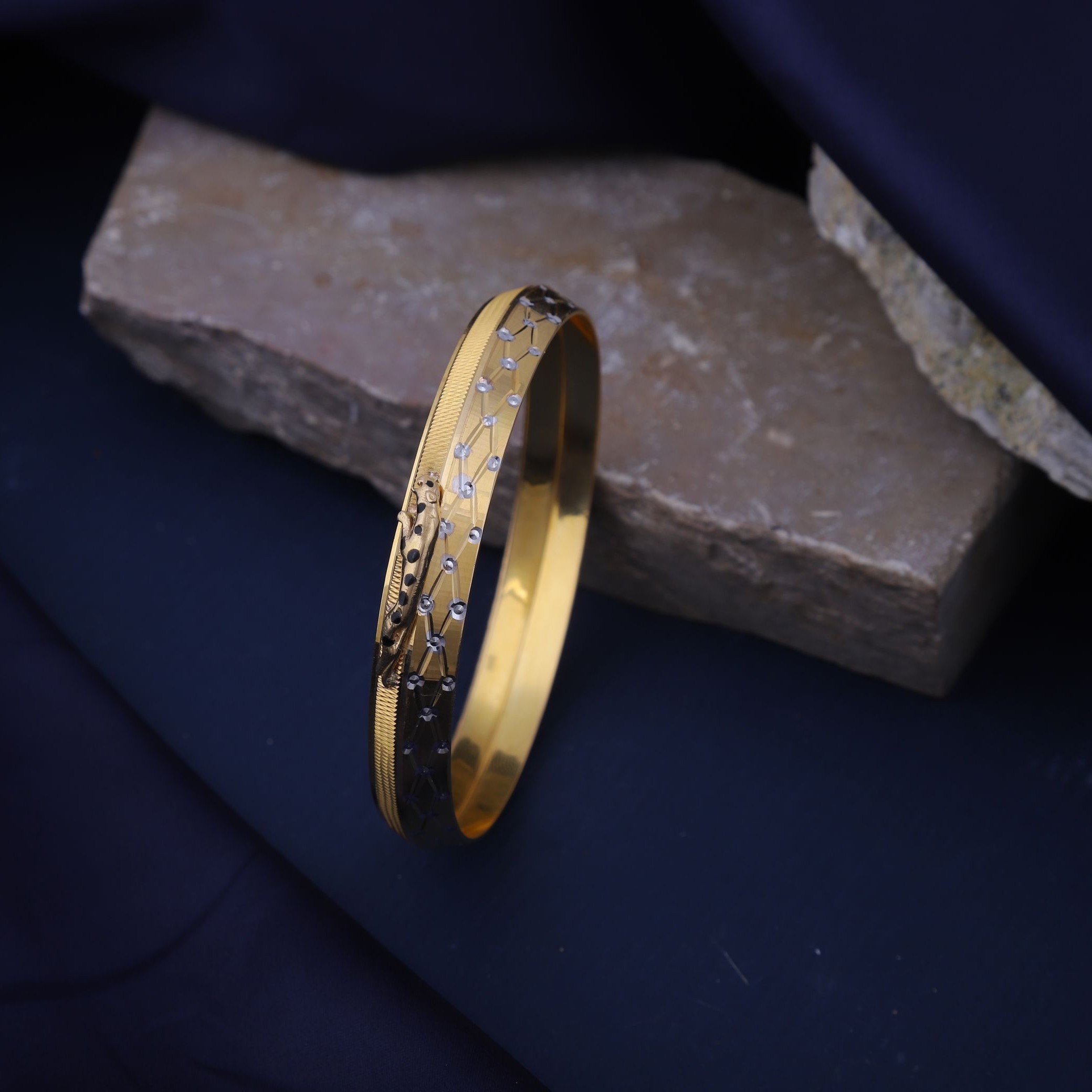 916 Gold Trending Kada