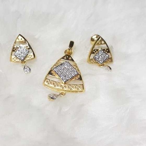 916 exclusive cz pendant set