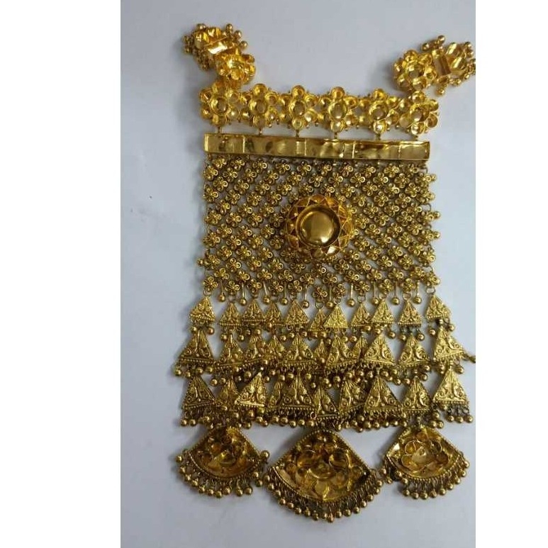 22KT Gold Ladies Jaisalmeri Pendant Set Yellow