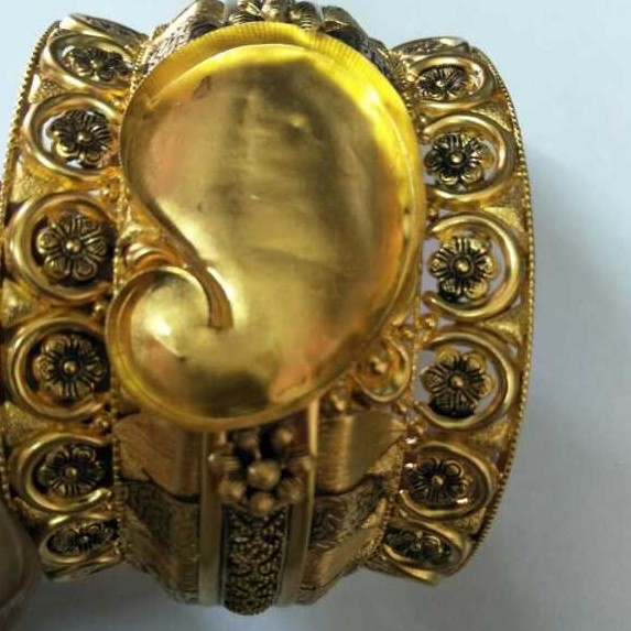 22KT Gold Ladies Designer Bangle Yellow
