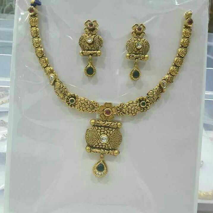 22K / 916 Gold Classic Jadtar Necklace Set