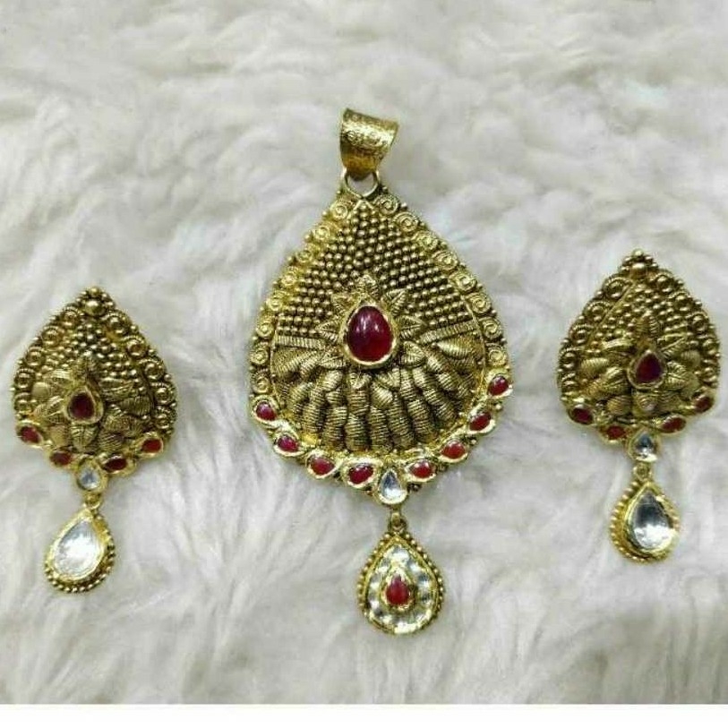 Jadtar pendant set