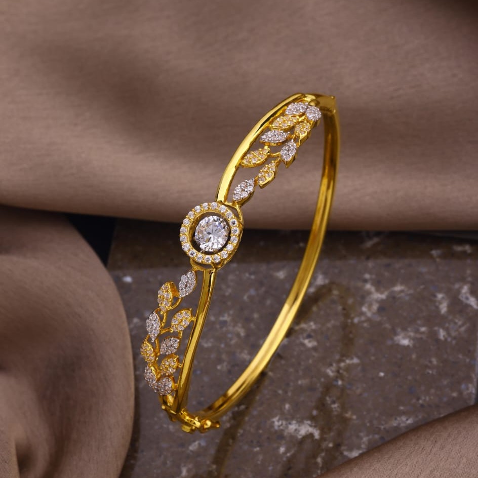 Gold Leaf Single Diamond Bracelet