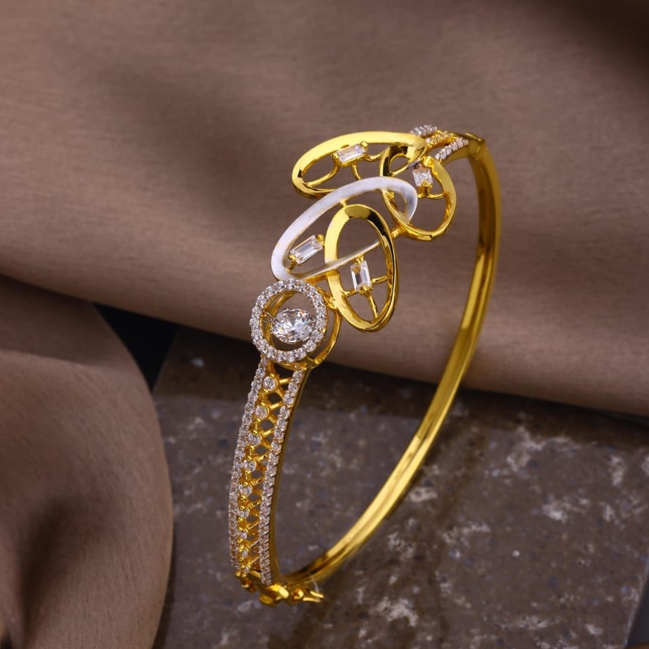916 Gold Hallmarked Fancy Diamond Bracelet