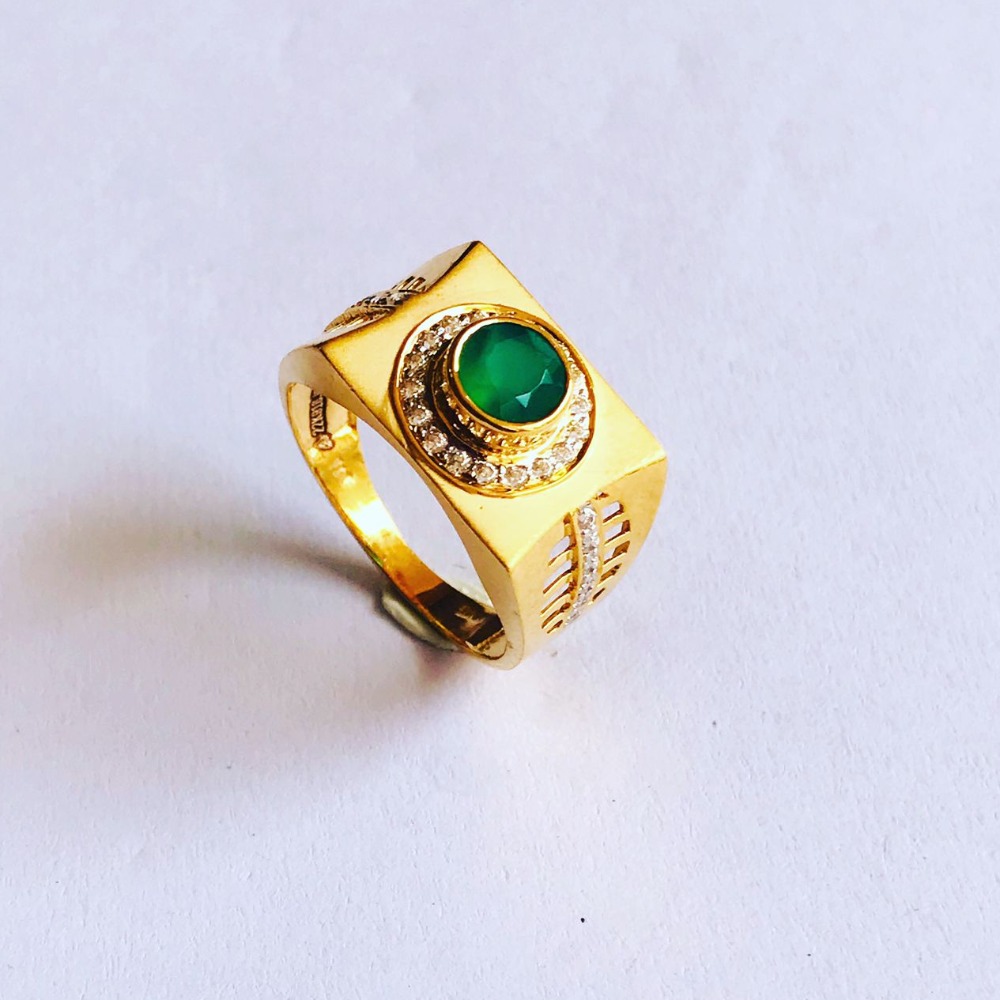 Gold gents ring green diamond