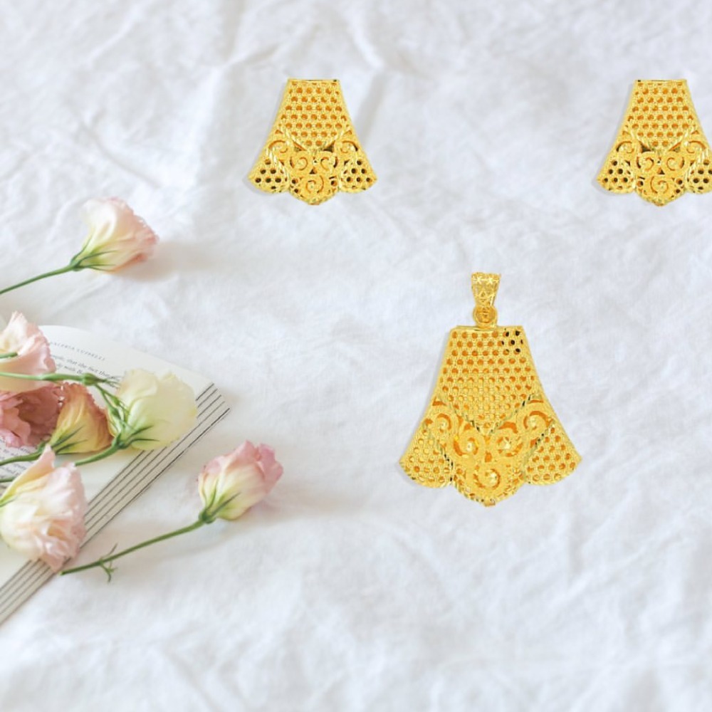 916 Gold Pendant Set