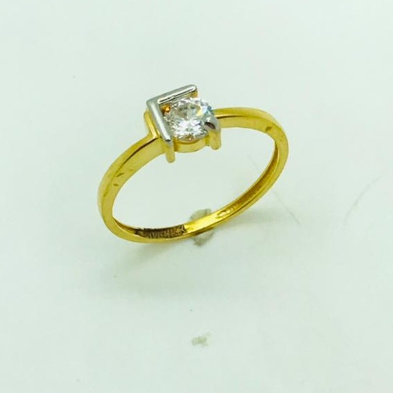 Gold ring diamond design
